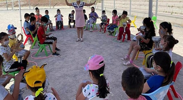 İzmir Büyükşehir Belediyesi’nden çocuklara sokak etkinlikleri