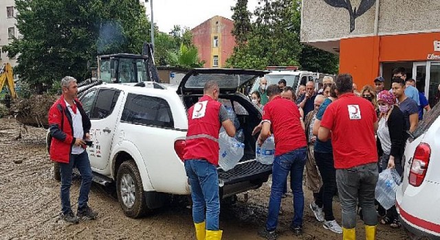 Kızılay’dan selzedelere sıcak yemek