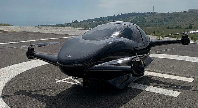 Uçan araba AirCar’ın iki yolcu ile 50 kilometre menzil yapması hedefleniyor