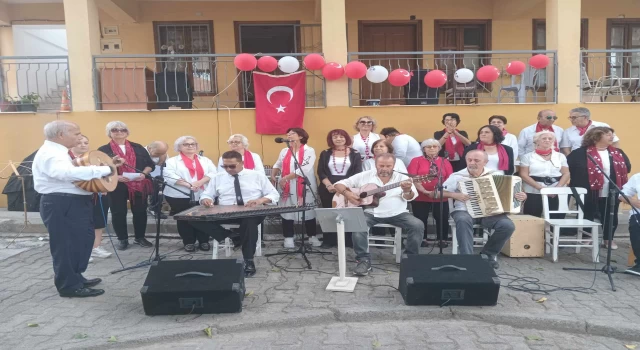 Kuşadası Selanik Mübadilleri ve Rumeli Göçmenleri Derneği Korosu'ndan Muhteşem 100'üncü Yıl Konseri