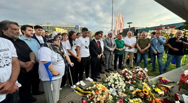 Münih Olympia Alışveriş Merkezinde gerçekleştirilen ırkçı terör saldırısında hayatlarını kaybedenler anıldı