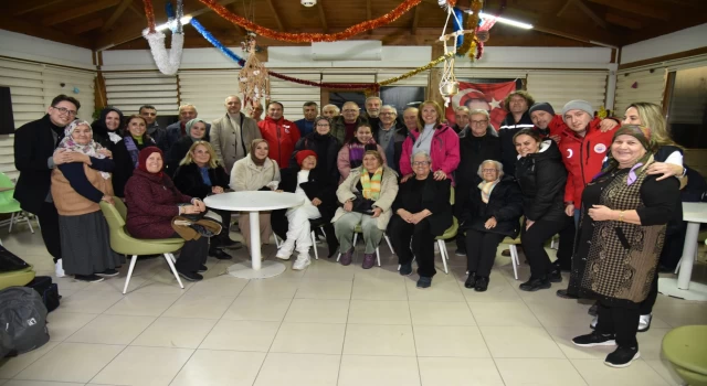 Uluslararası Gazeteciler Cemiyeti ile Karamürselli Boşnaklar, Bursa Gemlik Belediyesi Kurşunlu Yaşlı Bakım ve Konuk Evi sakinleri ile buluştu