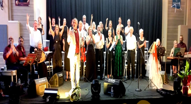 KUŞADASI'NDA RAMAZAN USLU TSM KOROSU'NDAN MASAL TADINDA 'YAZ MASALI' KONSERİ