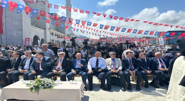 TRABZON MUHTEŞEM BİR ESERE KAVUŞTU: HANİFE HATUN CAMİİ VE KÜLLİYESİ HİZMETE AÇILDI