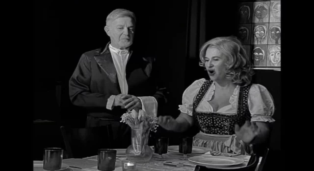 “Dinner for One” Sahneye Taşınıyor: RUMUZ & KAOS Theater’dan Mizah Dolu Bir Akşam