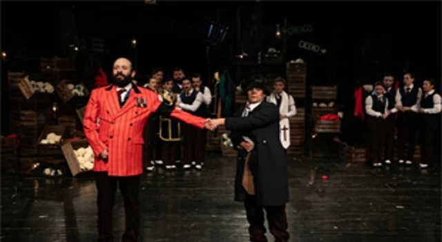 İzmir Şehir Tiyatroları’ndan görkemli prömiyer