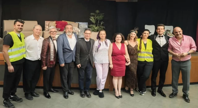 9 Canlı Münih'te Sahnelendi