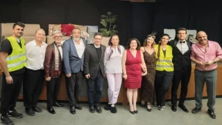 9 Canlı Münih'te Sahnelendi