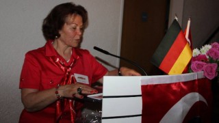 MÜNİH TÜRK TOPLUMUNA HİZMETLERİYLE İZ BIRAKANLAR: FEHİME AKILLIGİL